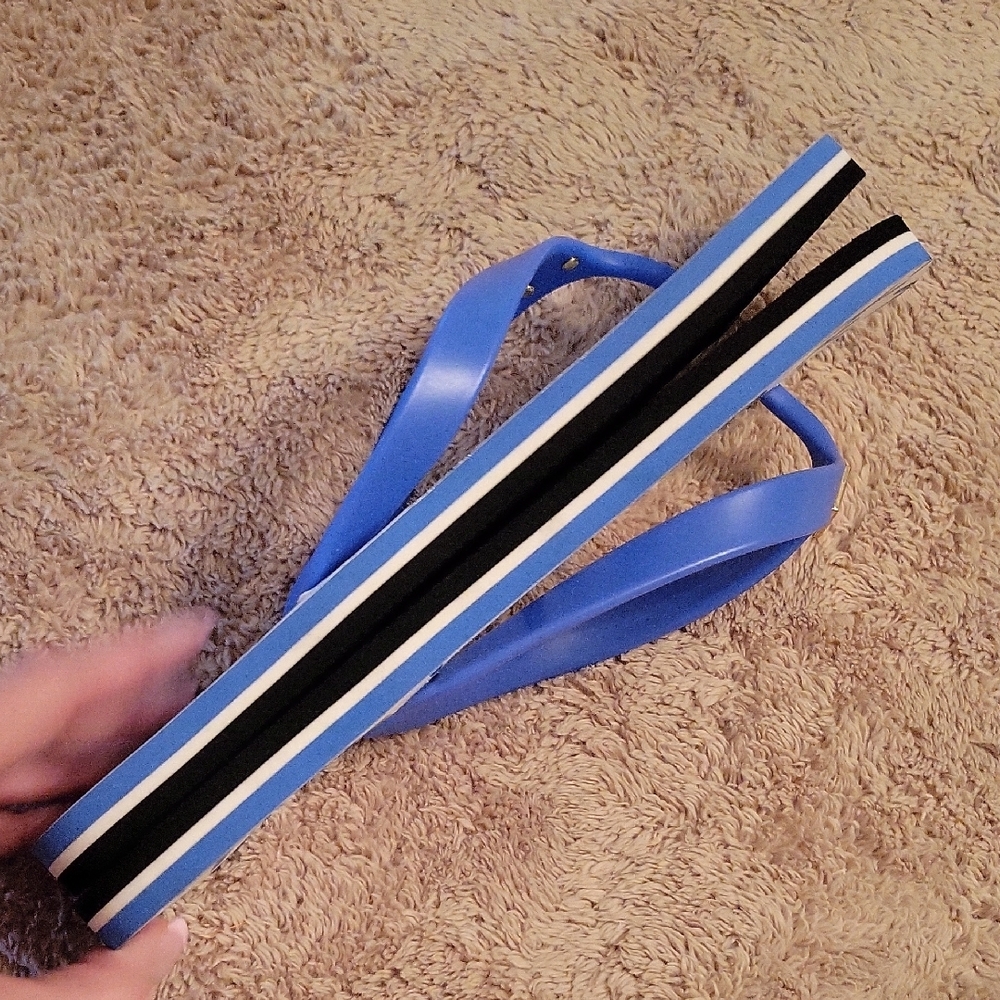 Kate Spade Starfish Flip Flops - Picture 6 of 10